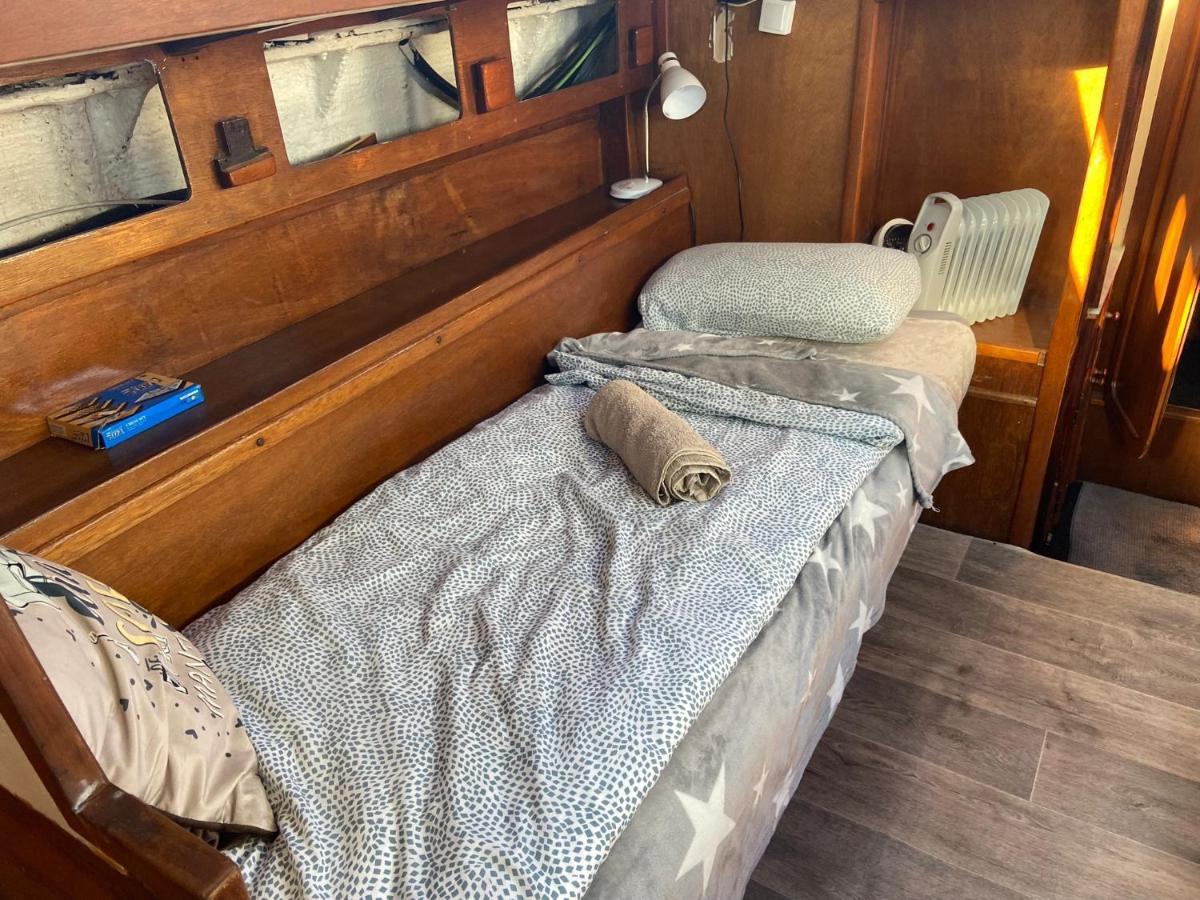 Fantastic Sailing Boat To Sleep In Barcelona Hotel Luaran gambar