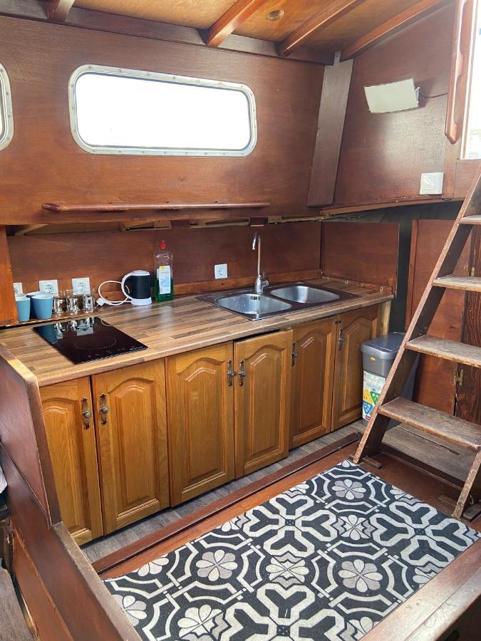 Fantastic Sailing Boat To Sleep In Barcelona Hotel Luaran gambar